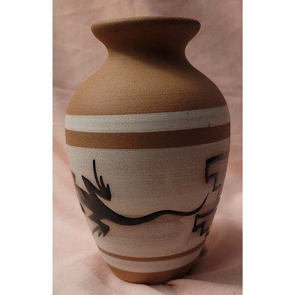 Terracotta Hand Painted Vase with Lizard Motif South West - Picture 2 of 12